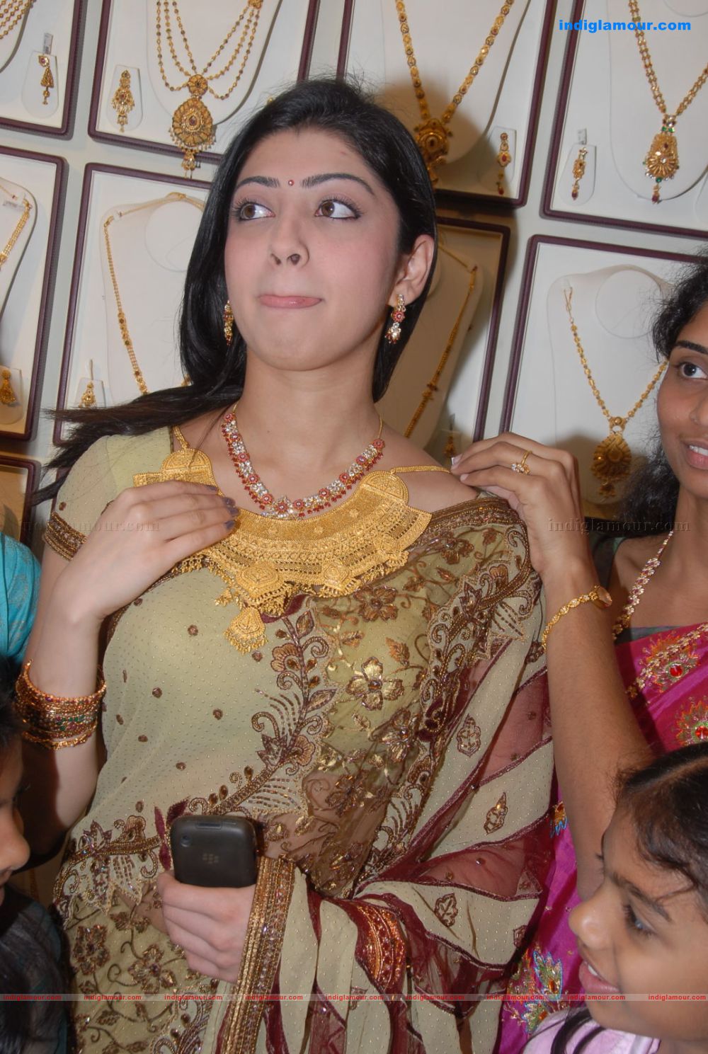 Pranitha Actress hd photo