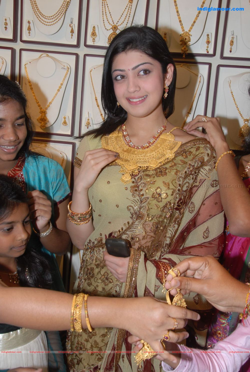 Pranitha Actress hd photo
