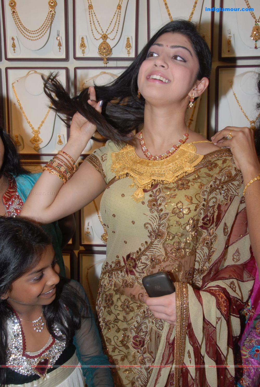 Pranitha Actress hd photo