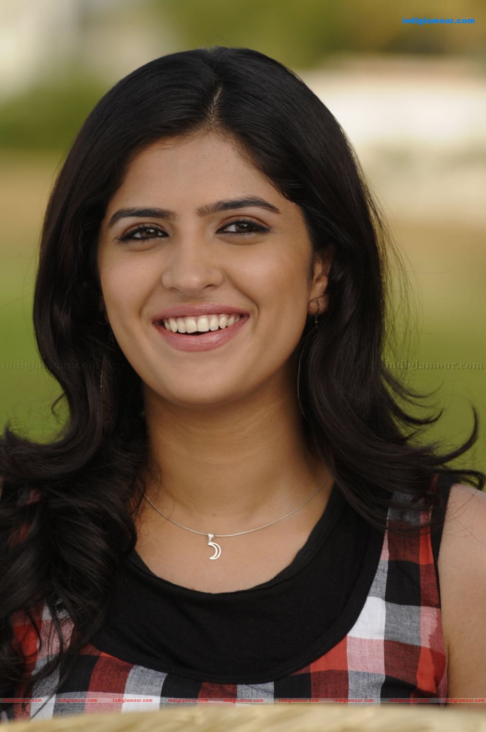 Deeksha Seth Actress hd photo