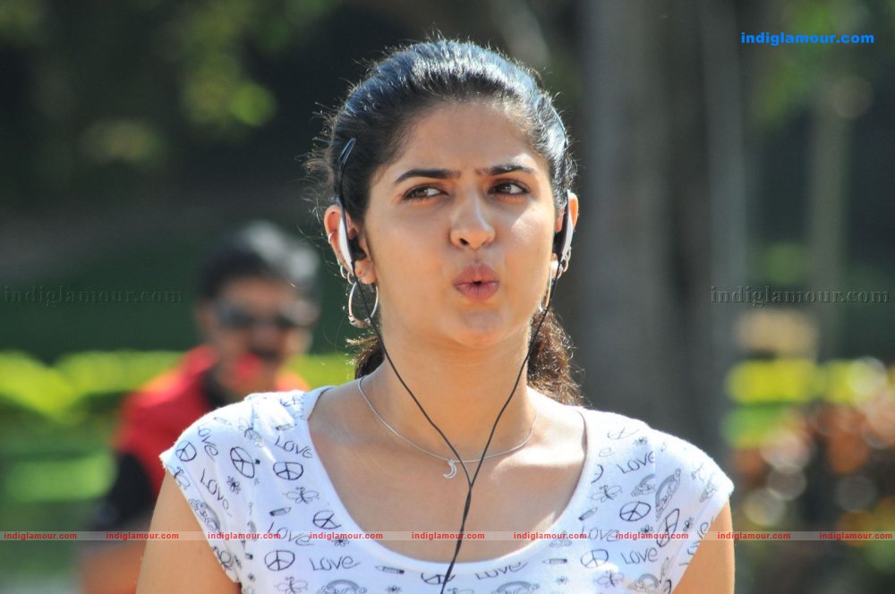 Deeksha Seth Actress hd photo