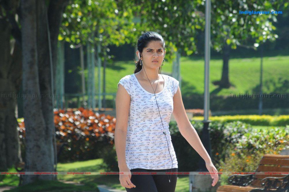 Deeksha Seth Actress hd photo