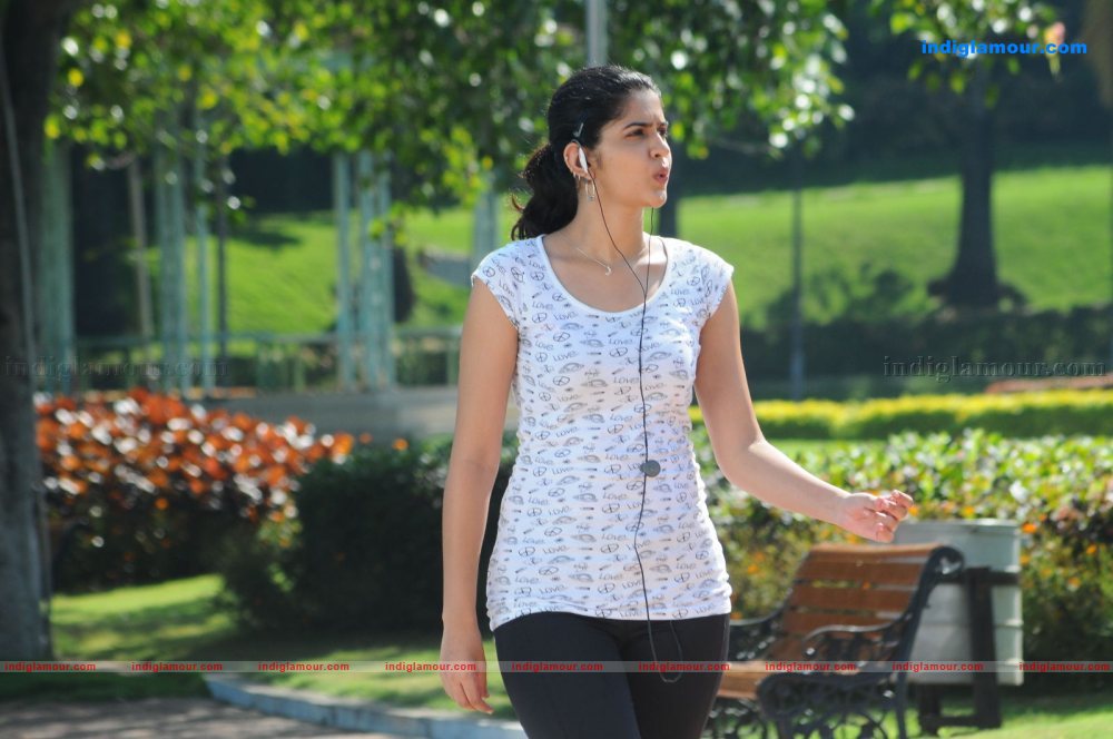 Deeksha Seth Actress hd photo