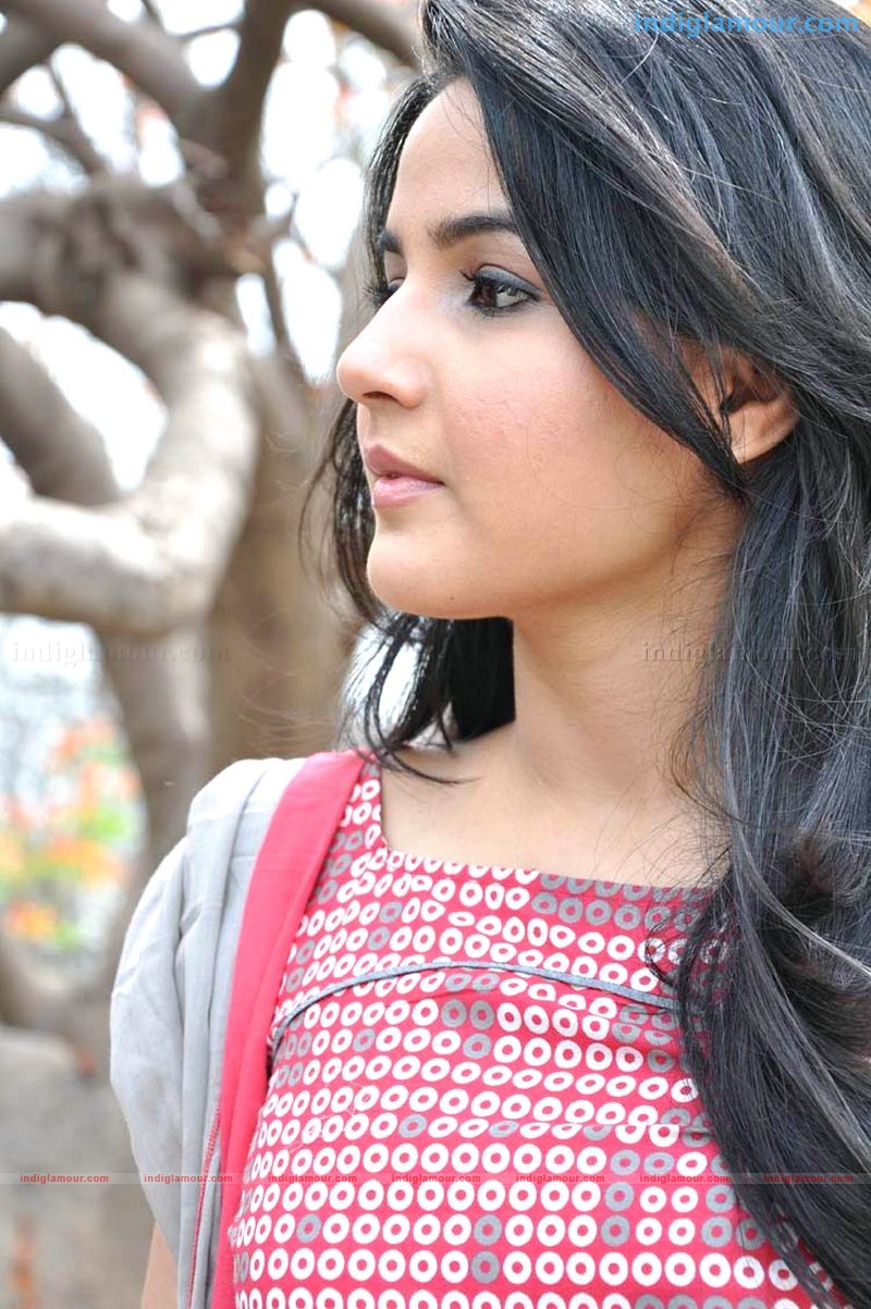 Jasmine Actress hd photo