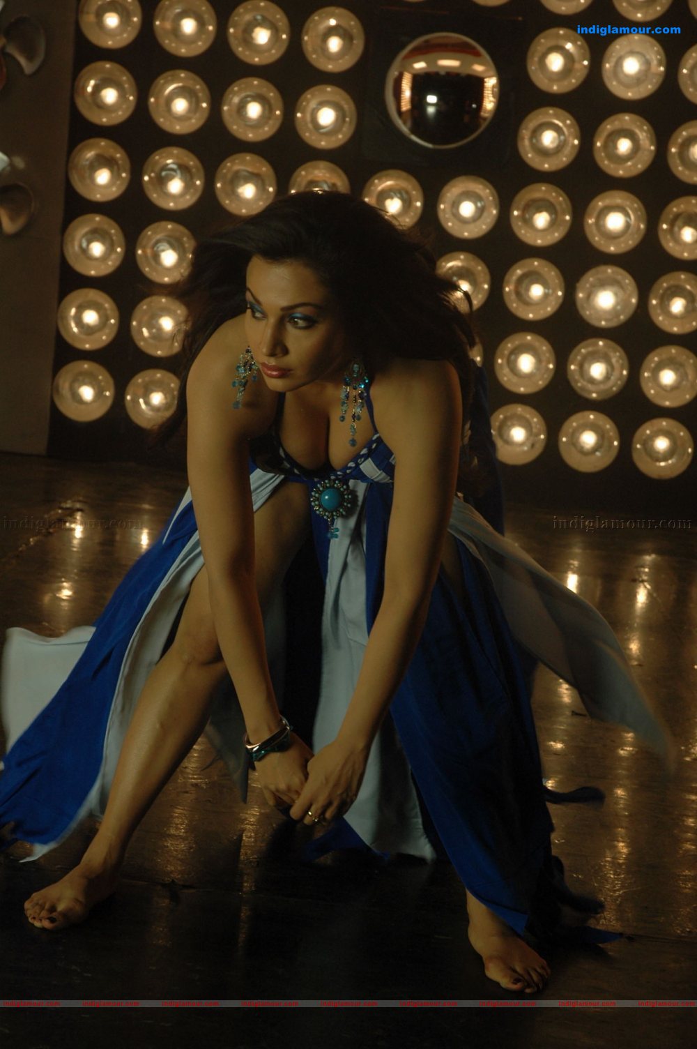 Asha Saini Actress hd photo