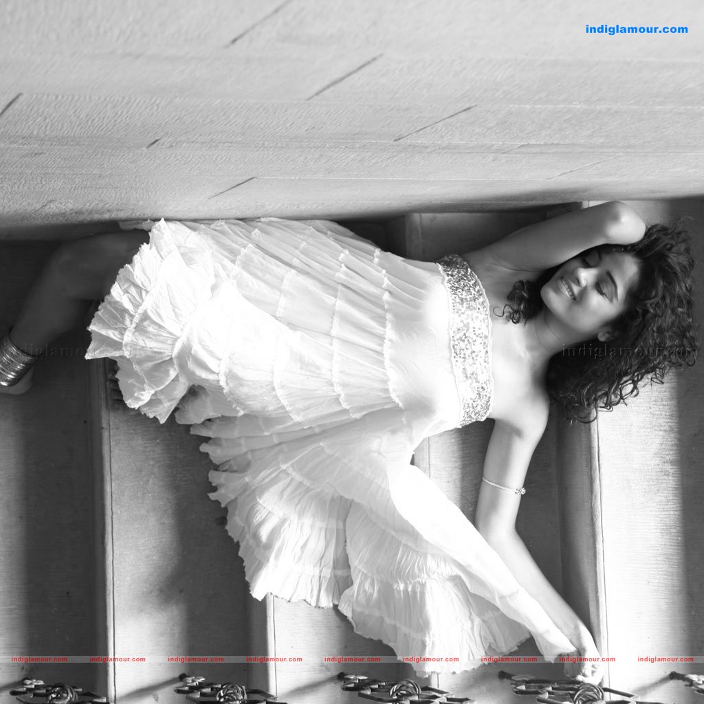 Piaa Bajpai Actress hd photo