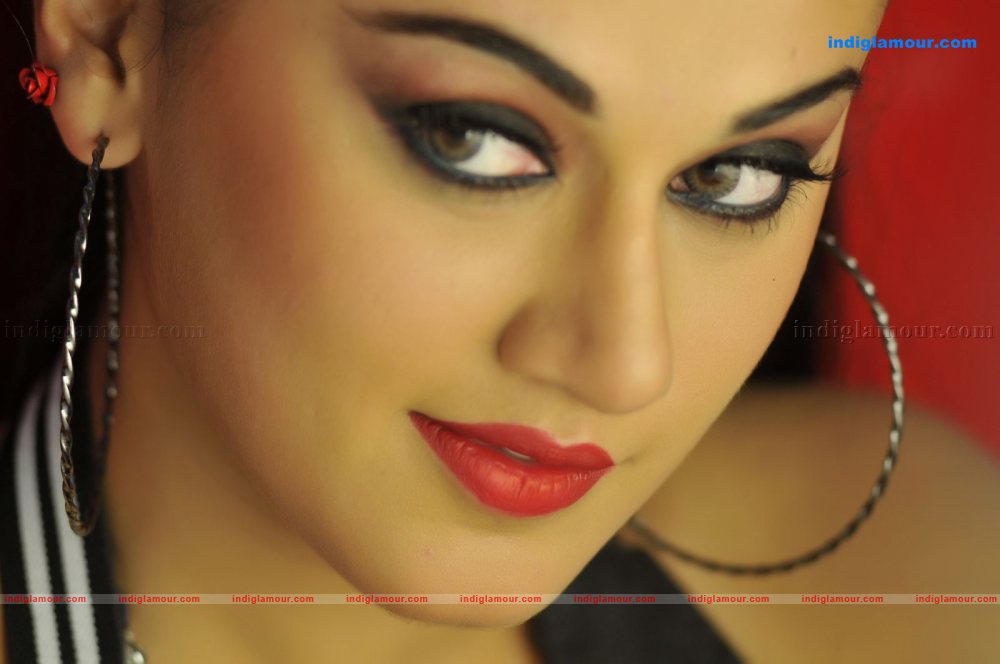 Tapasee Actress hd photo