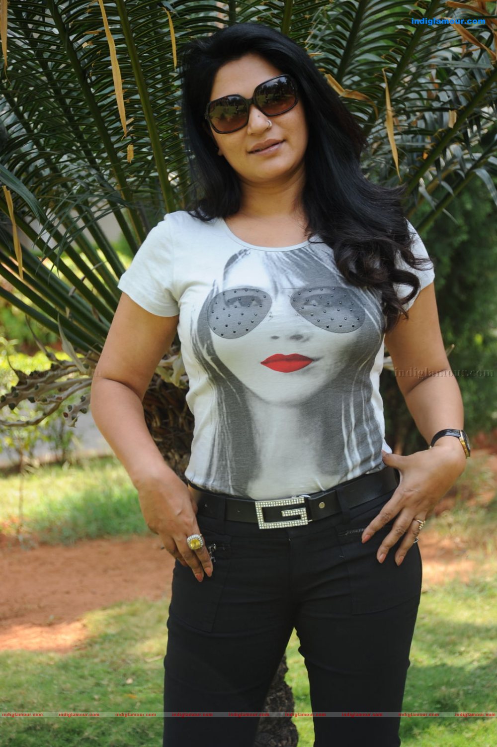 Zarine Ali Actress hd photo