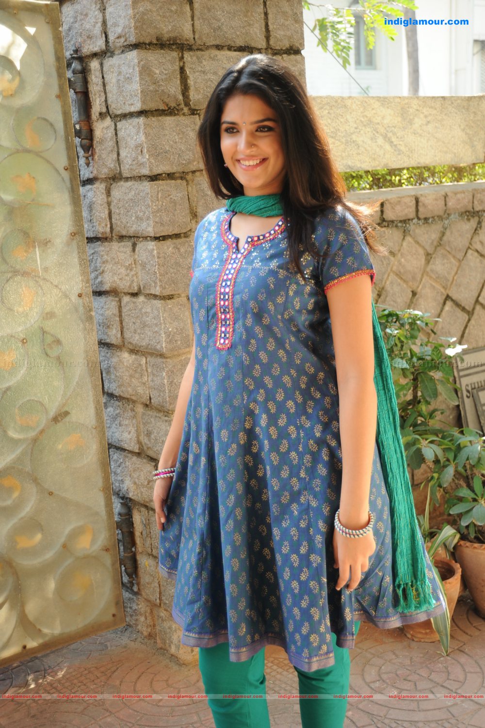 Deeksha Seth Actress hd photo
