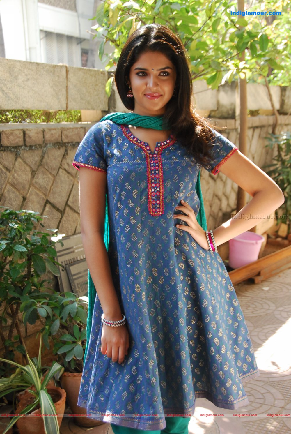 Deeksha Seth Actress hd photo