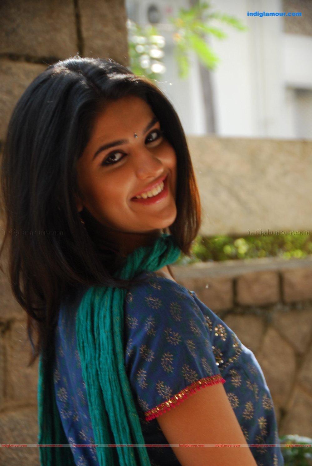 Deeksha Seth Actress hd photo