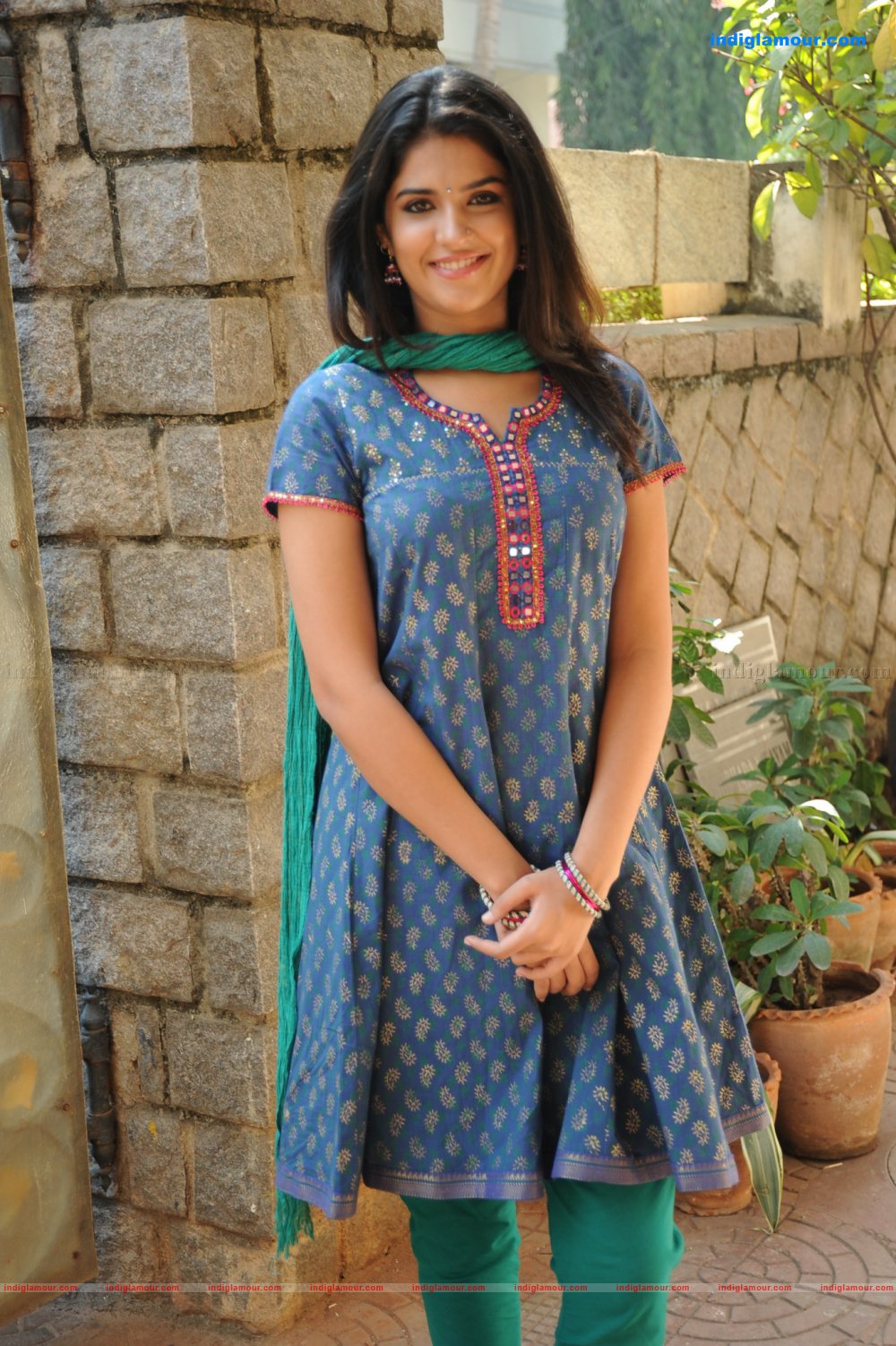 Deeksha Seth Actress hd photo