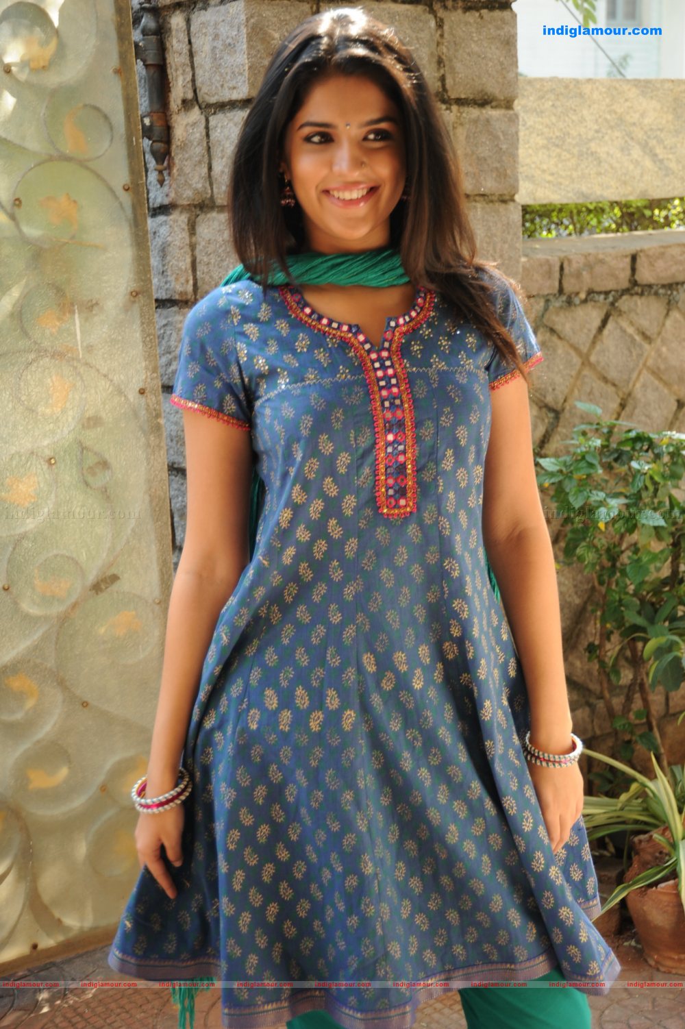 Deeksha Seth Actress hd photo