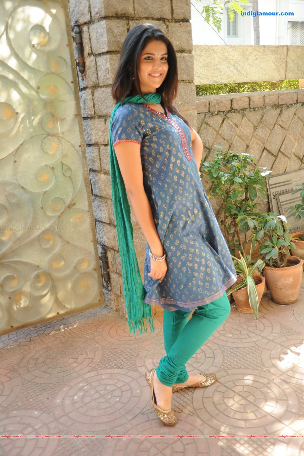 Deeksha Seth Actress hd photo