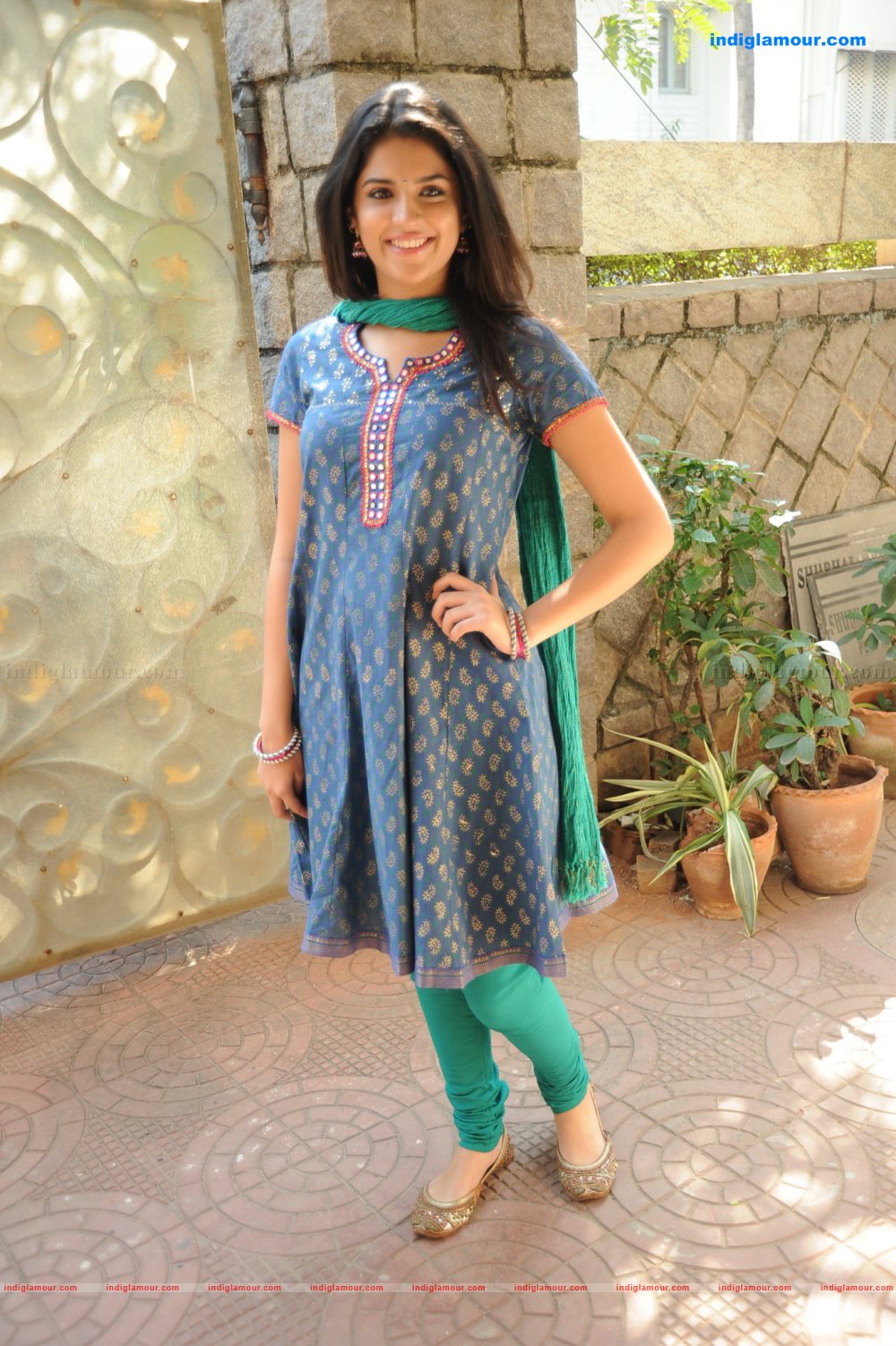 Deeksha Seth Actress hd photo