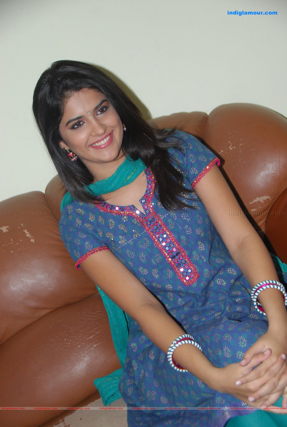Deeksha Seth Actress hd photo