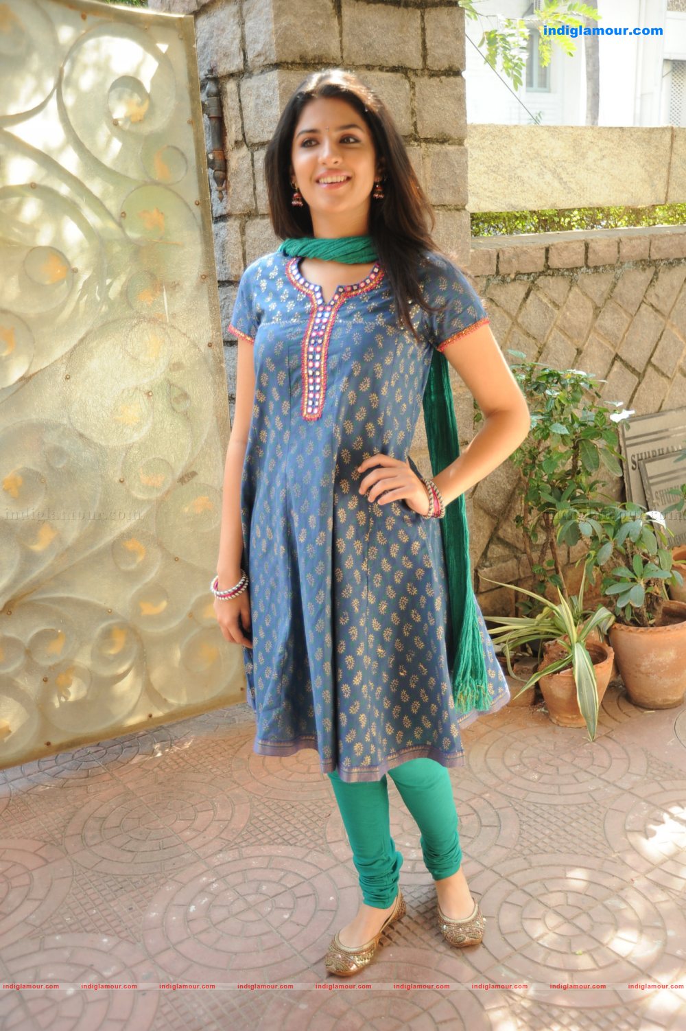 Deeksha Seth Actress hd photo