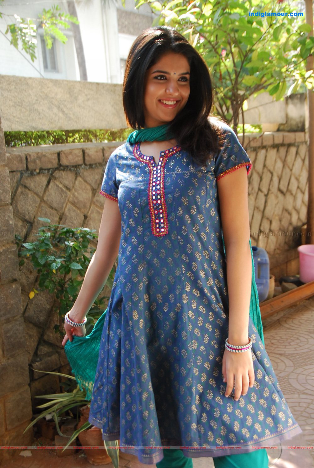 Deeksha Seth Actress hd photo