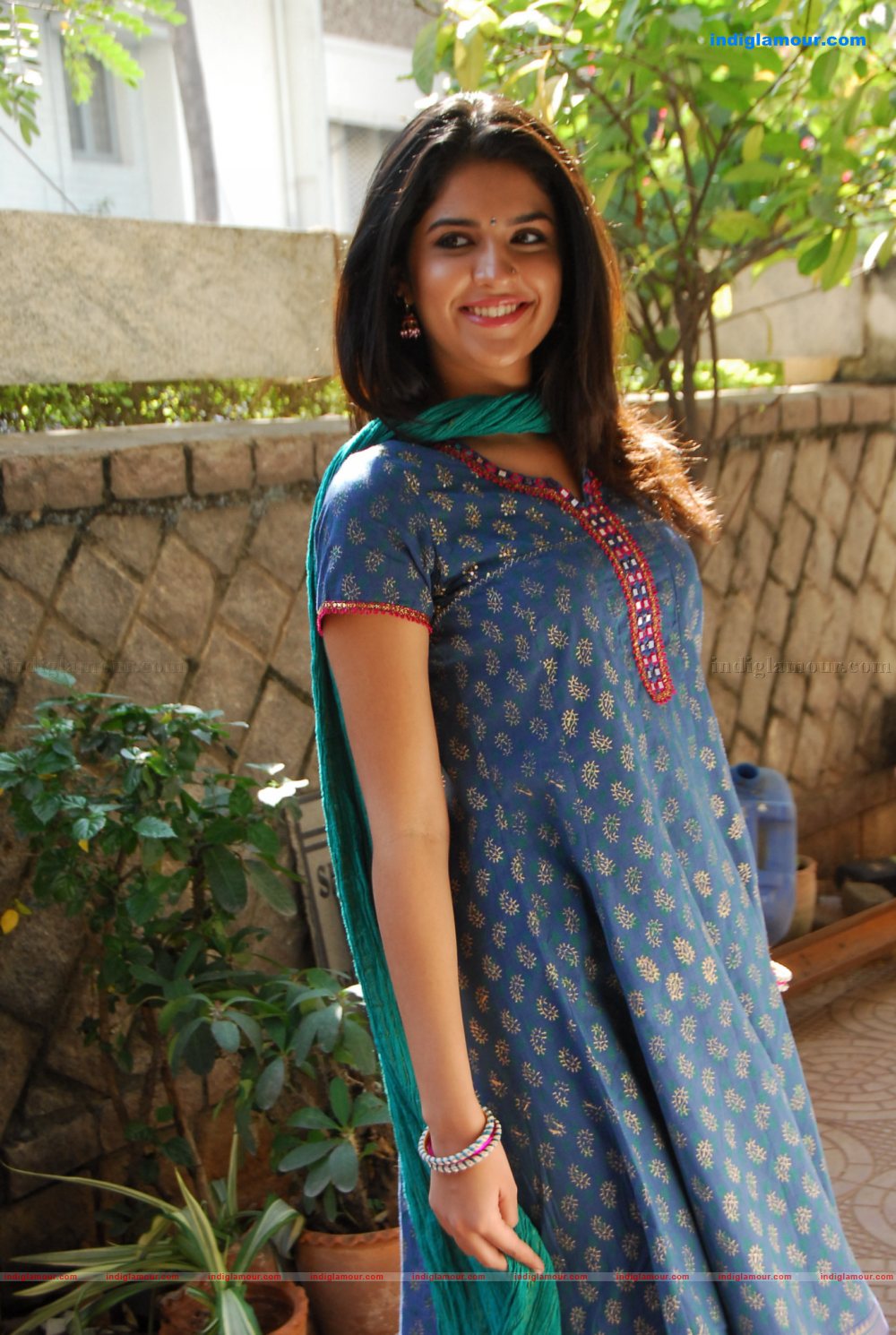 Deeksha Seth Actress hd photo