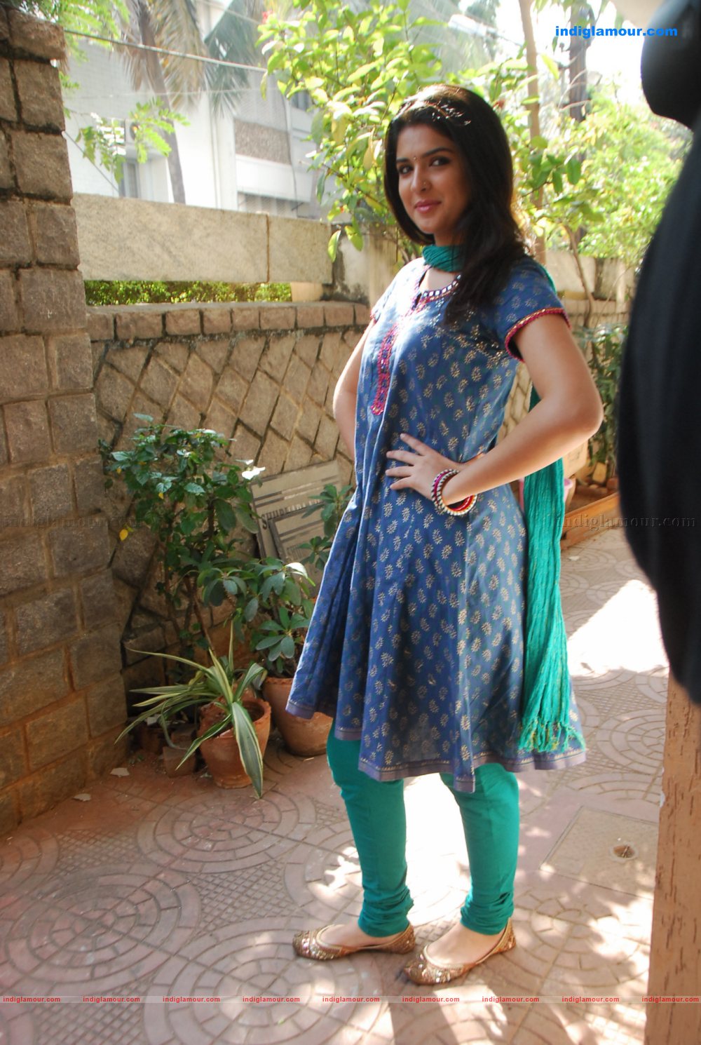 Deeksha Seth Actress hd photo