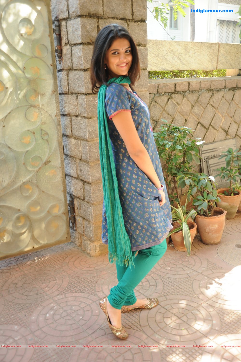 Deeksha Seth Actress hd photo