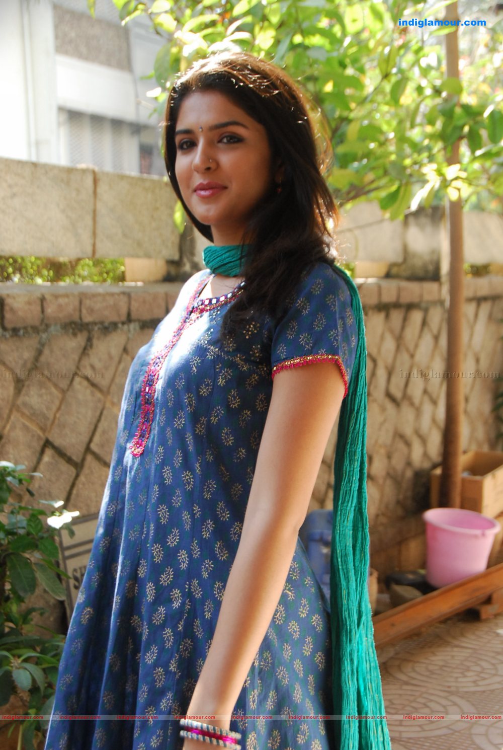 Deeksha Seth Actress hd photo