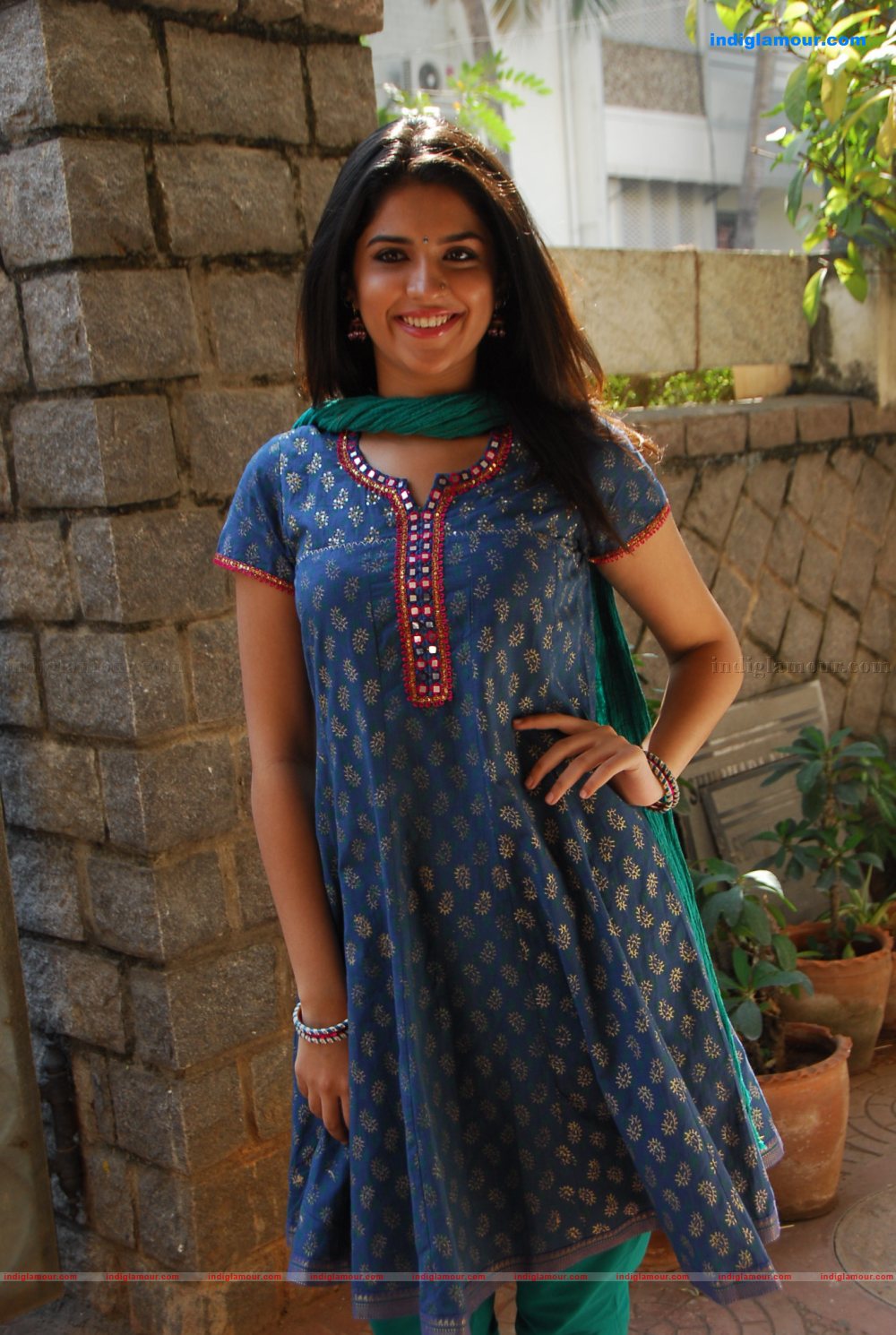 Deeksha Seth Actress hd photo