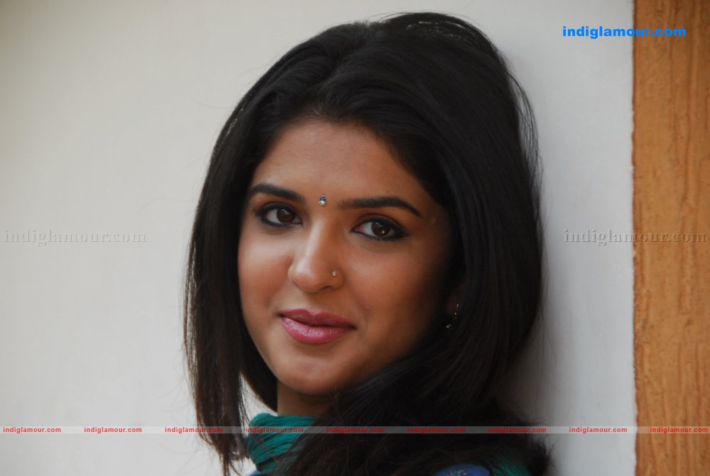 Deeksha Seth Actress hd photo