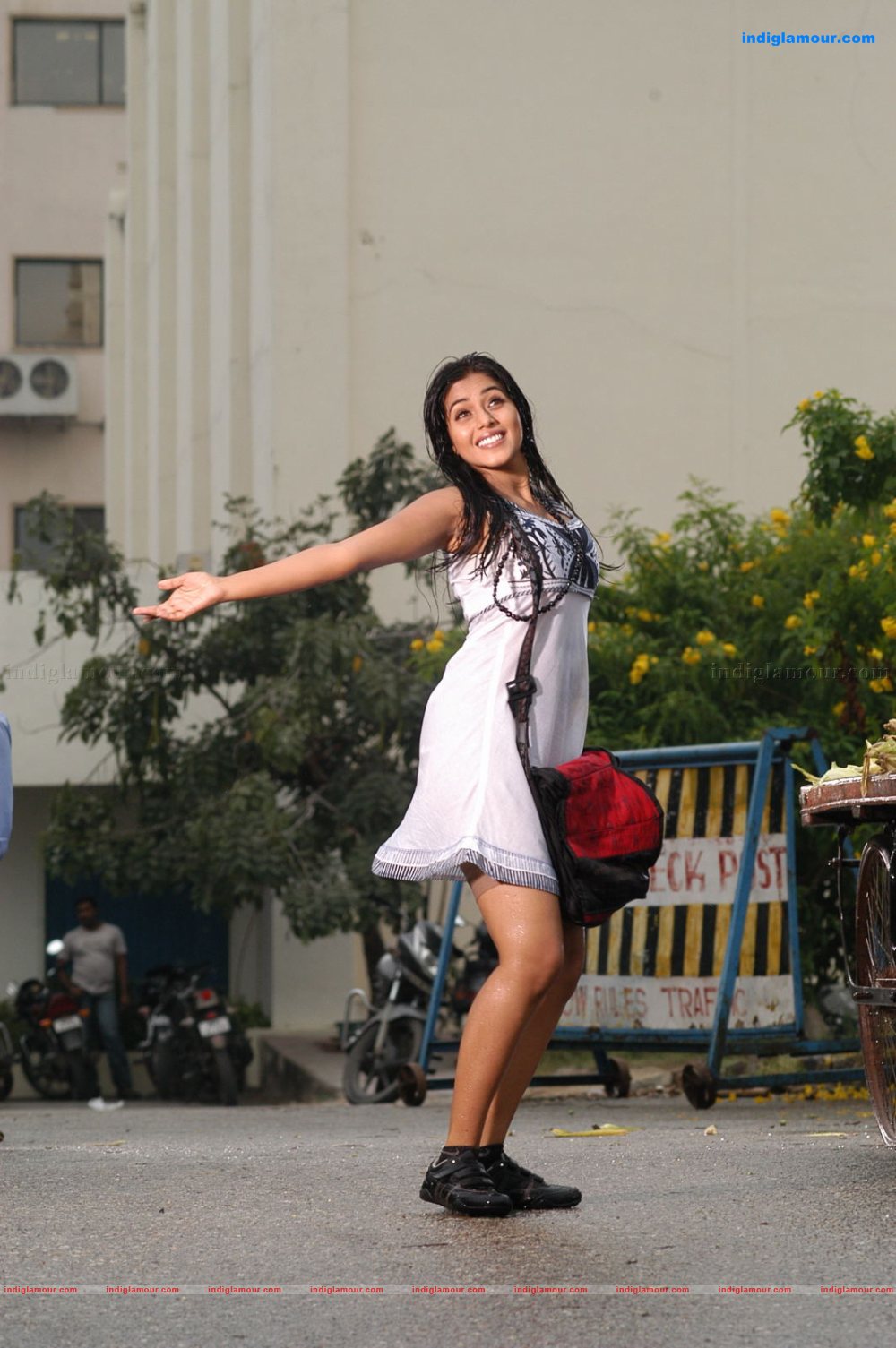 Poorna Actress hd photo