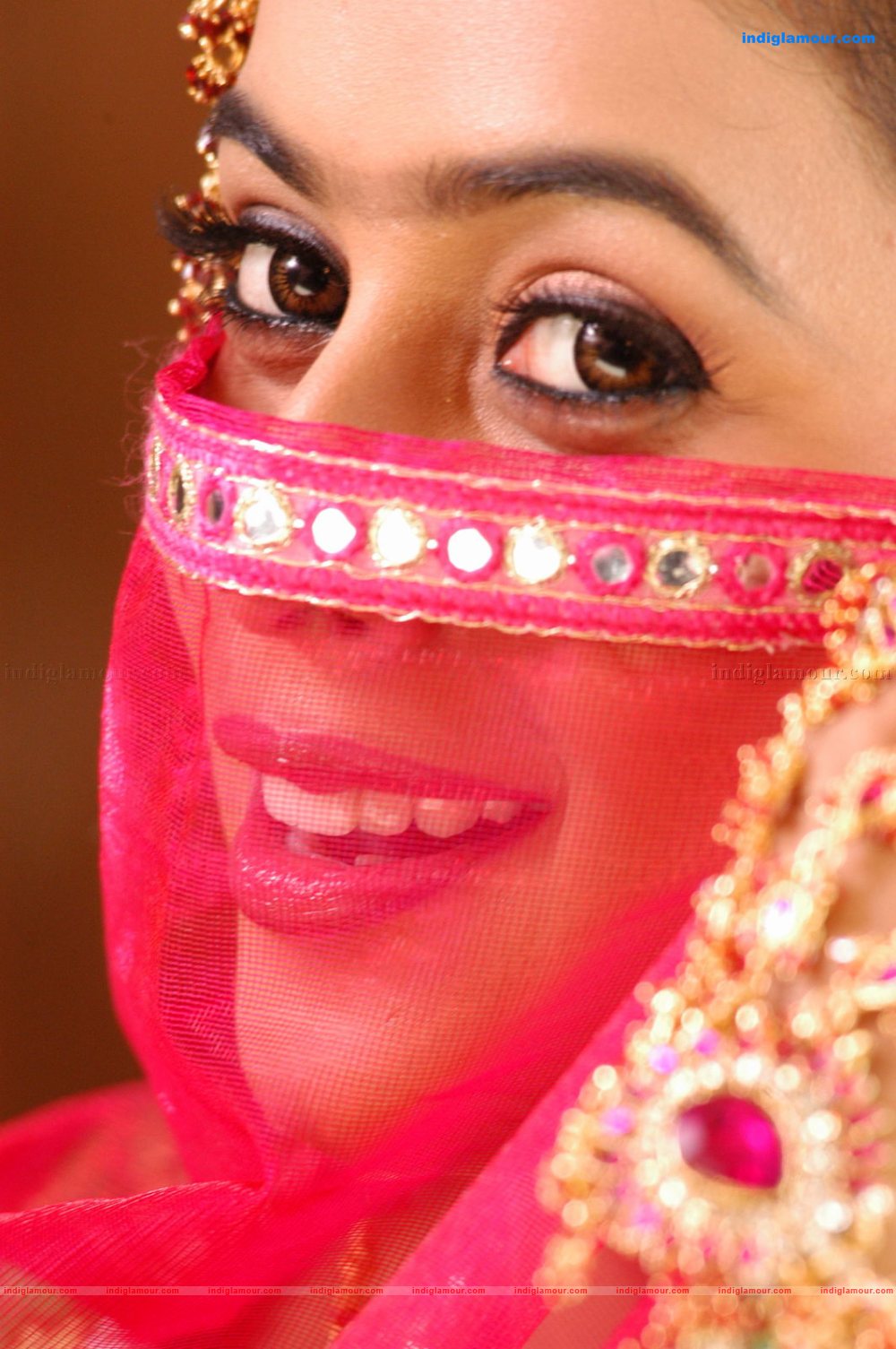 Poorna Actress hd photo
