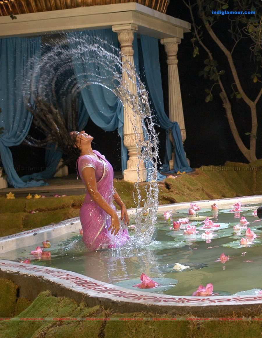 Poorna Actress hd photo