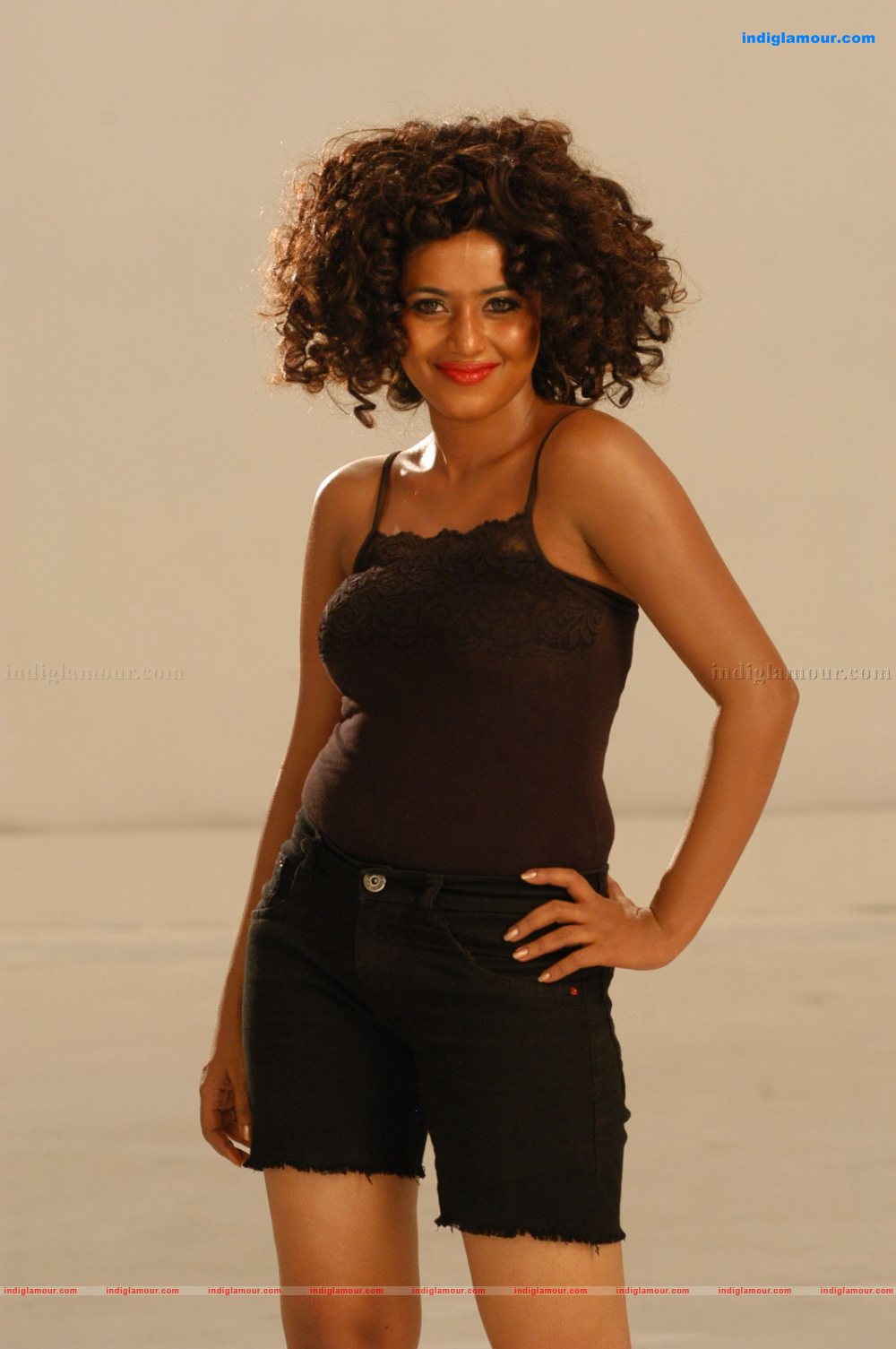 Poorna Actress hd photo