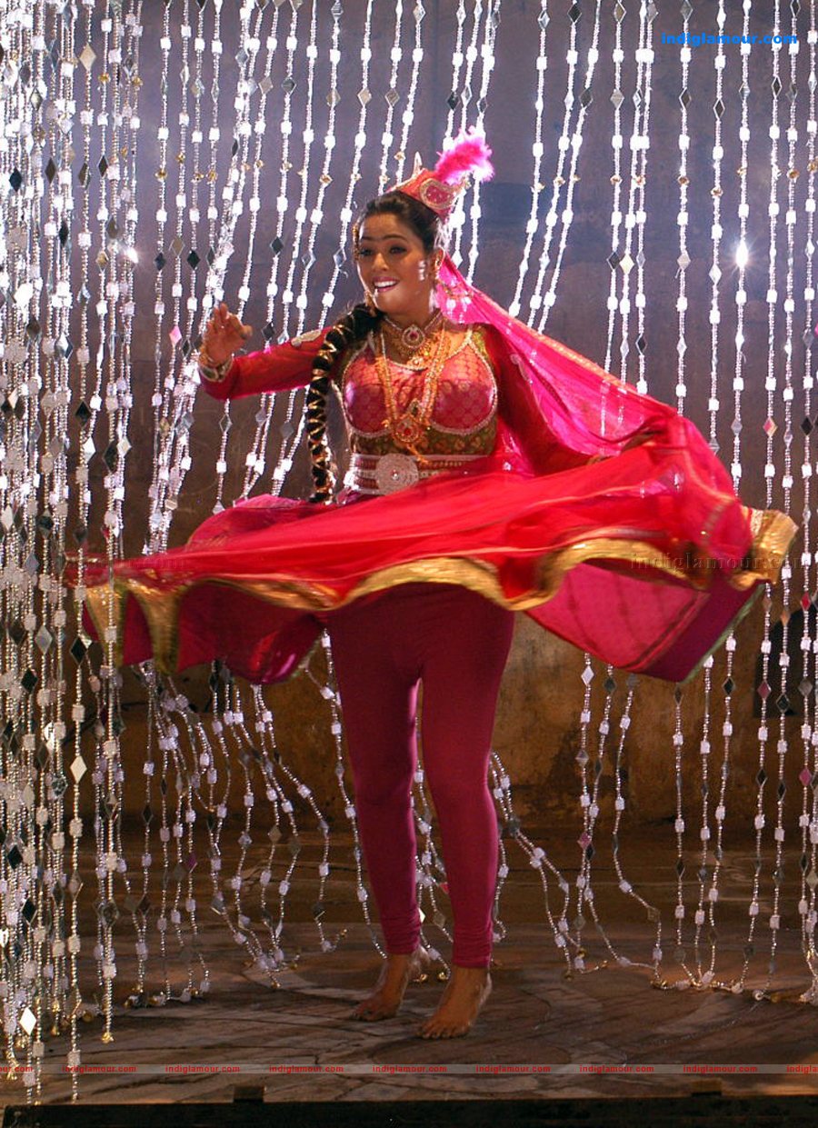 Poorna Actress hd photo