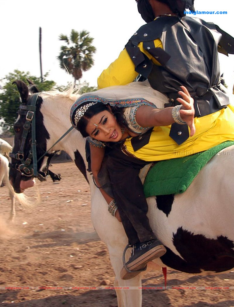 Poorna Actress hd photo