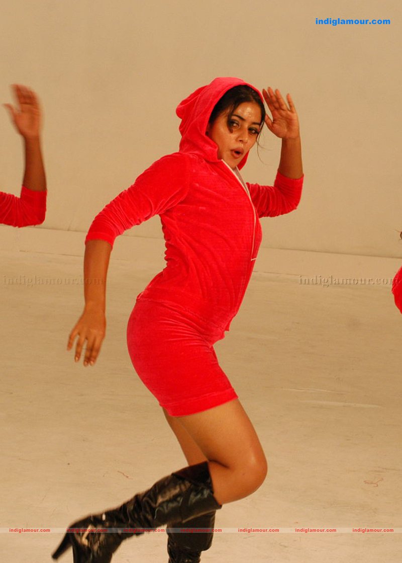 Poorna Actress hd photo