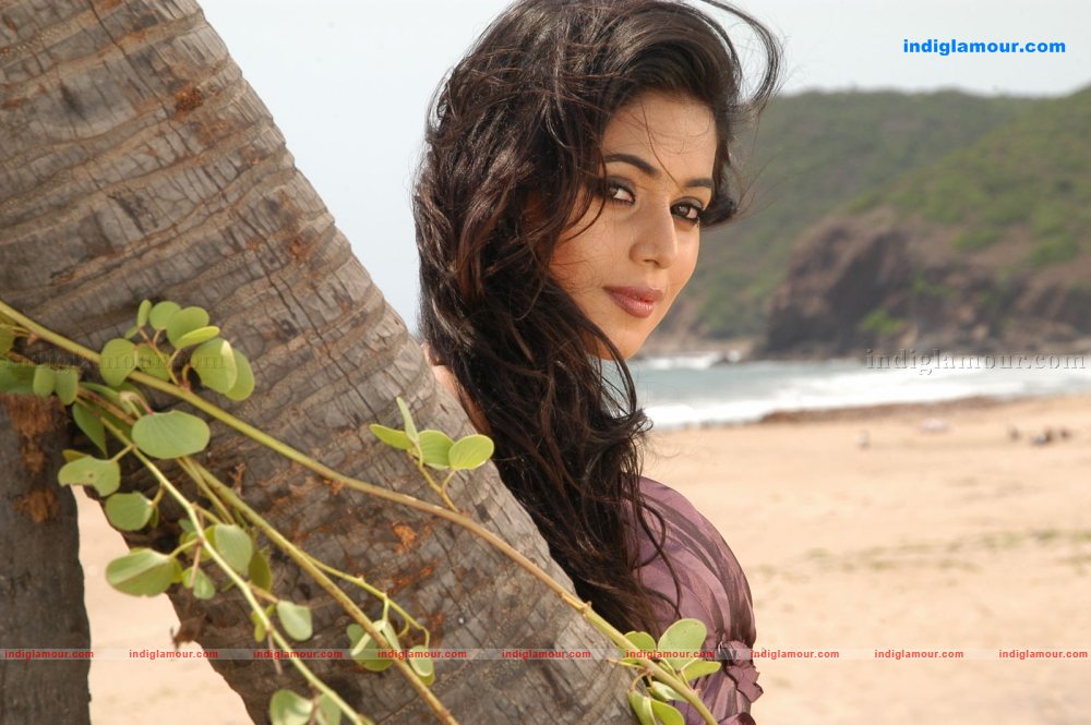 Poorna Actress hd photo