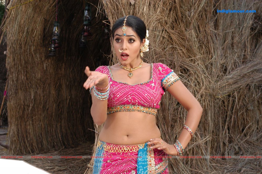 Poorna Actress hd photo