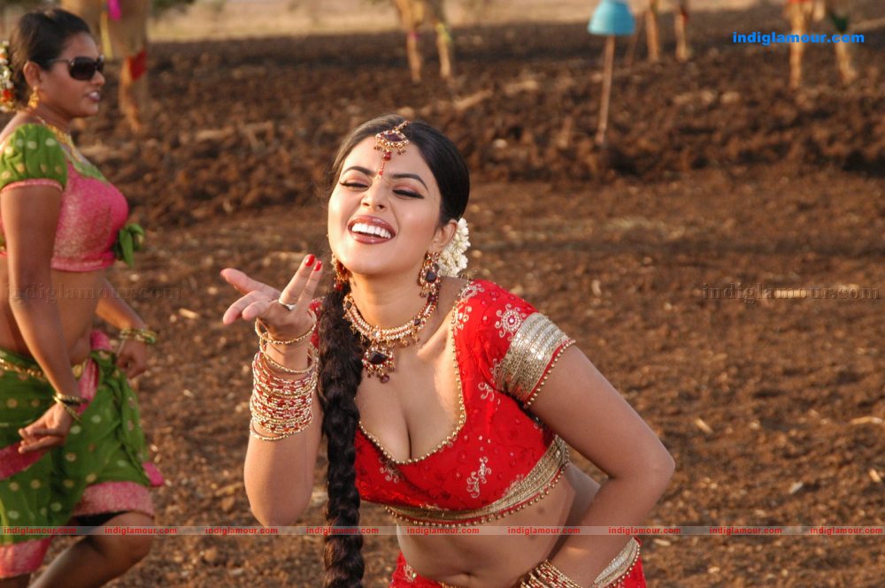 Poorna Actress hd photo