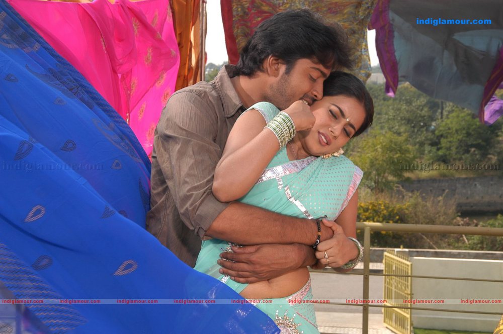Poorna Actress hd photo