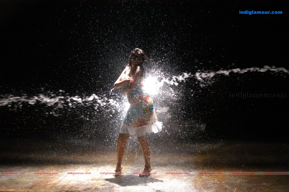Poorna Actress hd photo