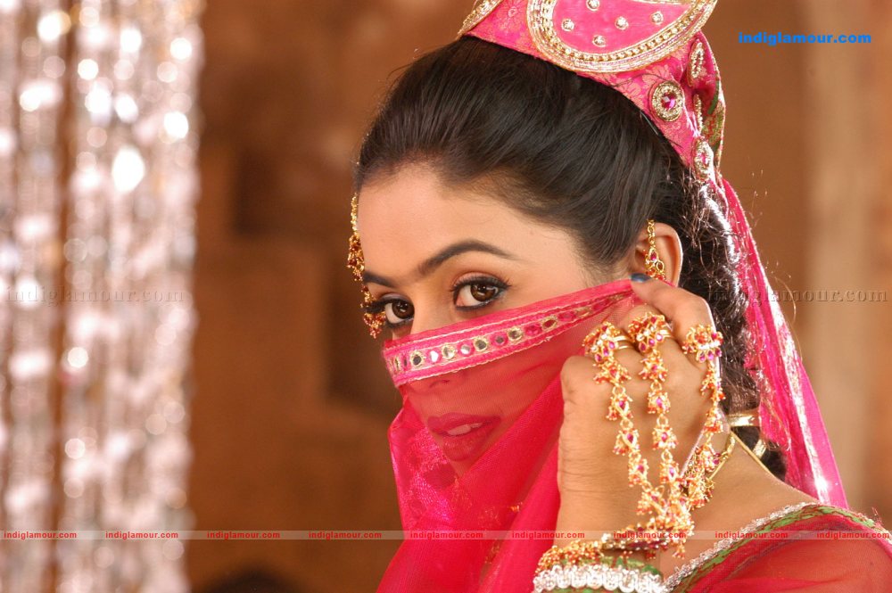 Poorna Actress hd photo