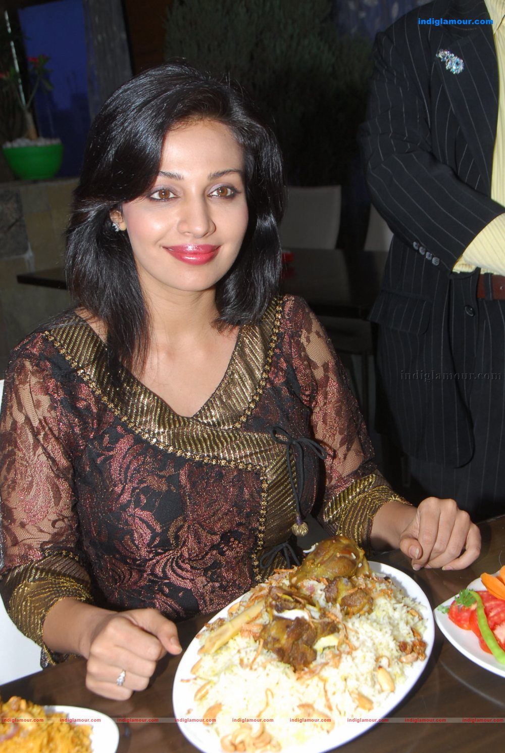 Asha Saini Actress hd photo