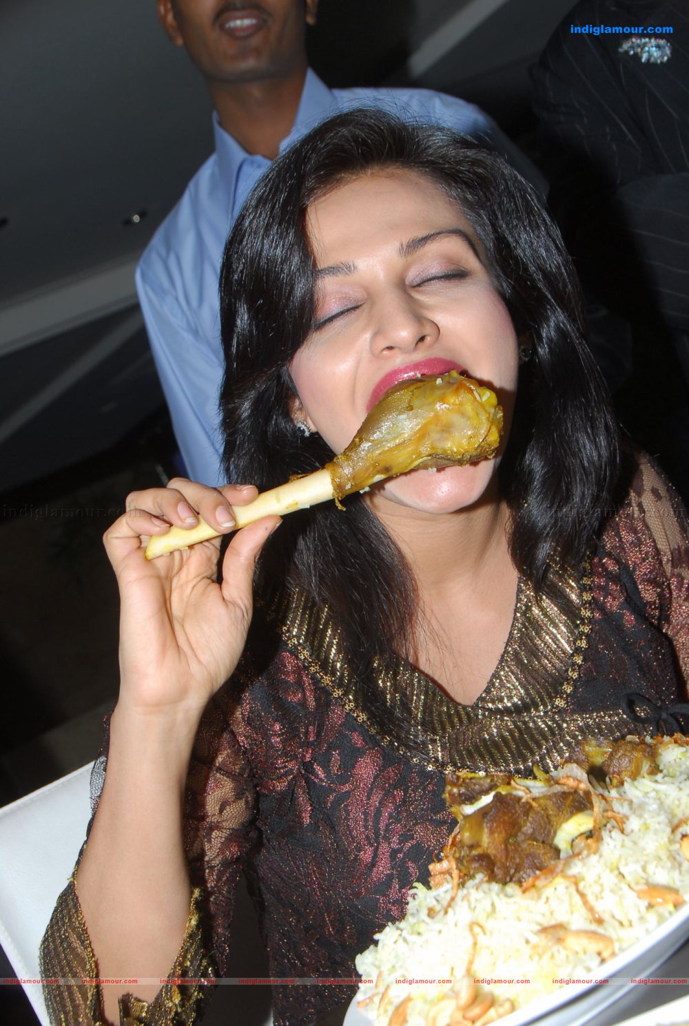 Asha Saini Actress hd photo