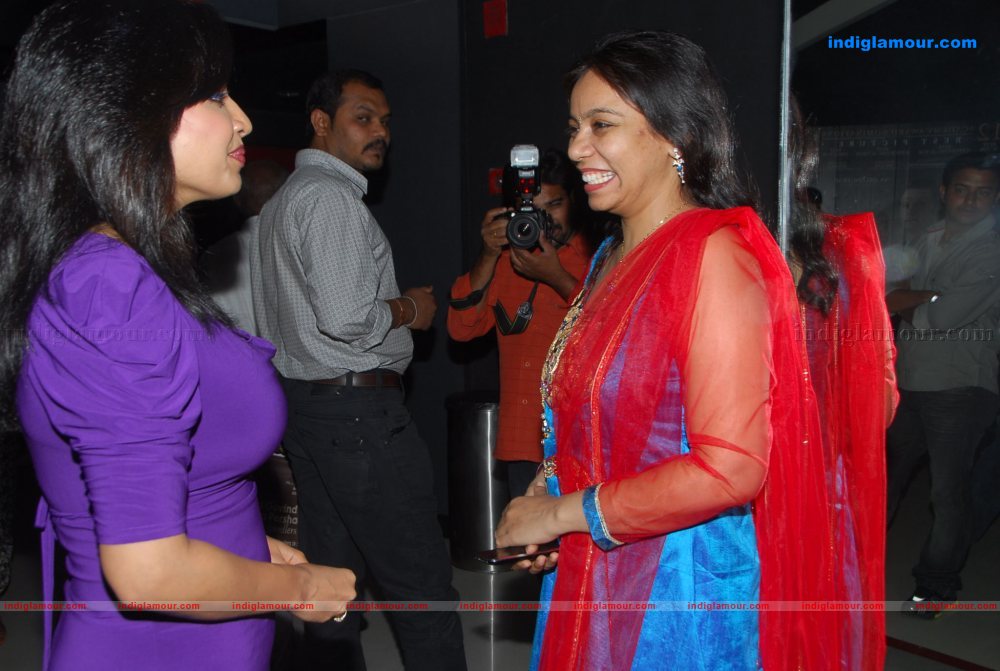 Asha Saini Actress hd photo
