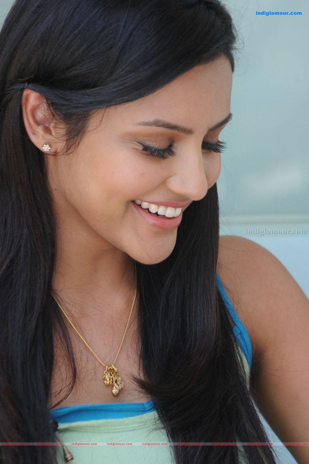 Priya Anand Actress hd photo