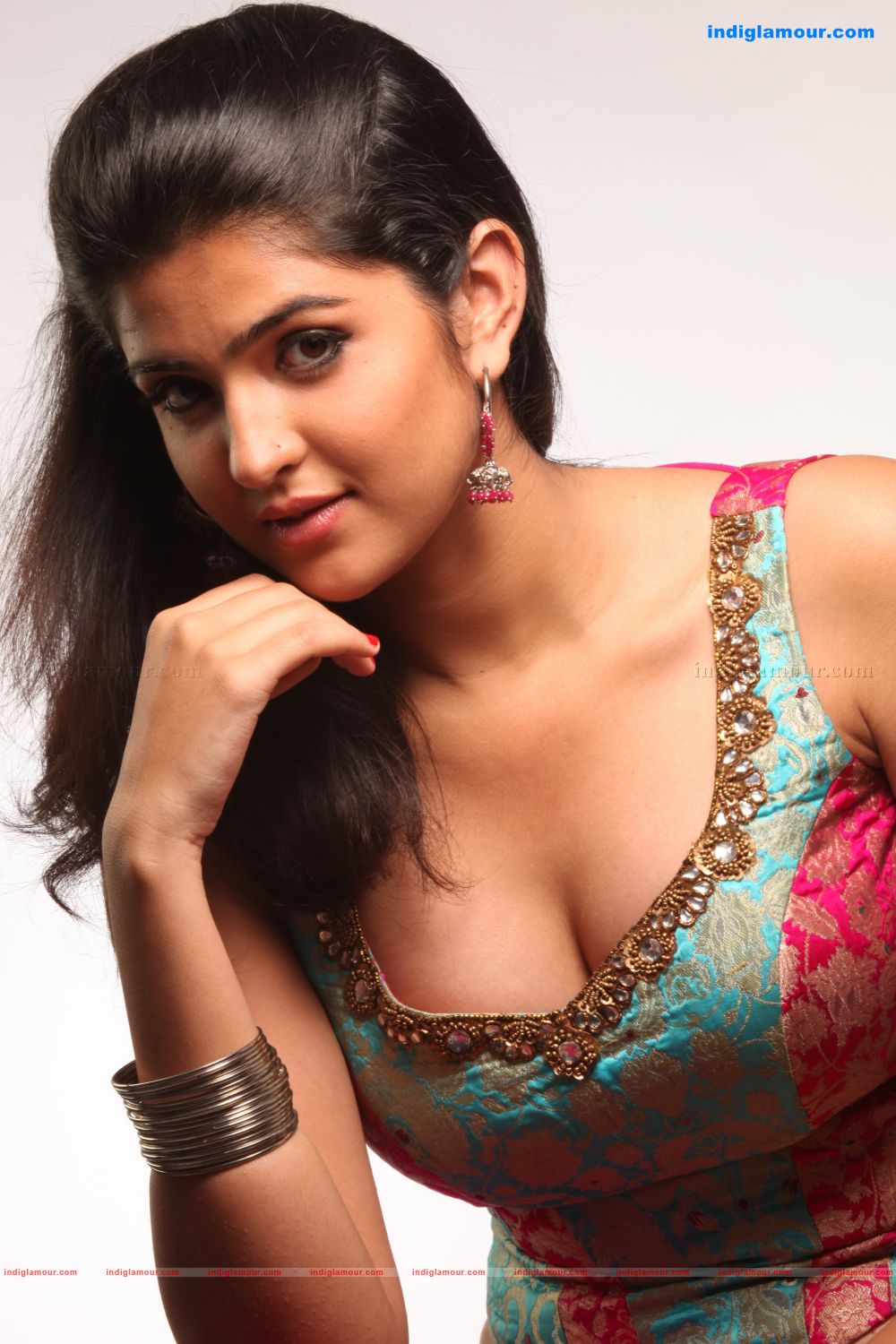 Deeksha Seth Actress hd photo