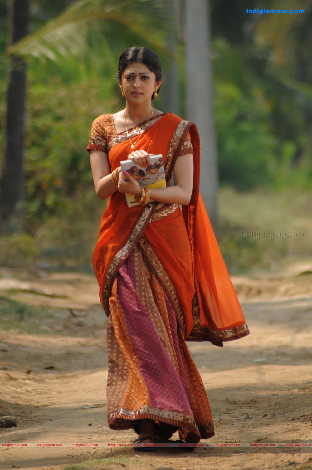 Pranitha Actress hd photo