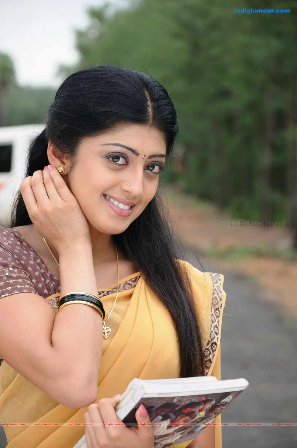 Pranitha Actress hd photo