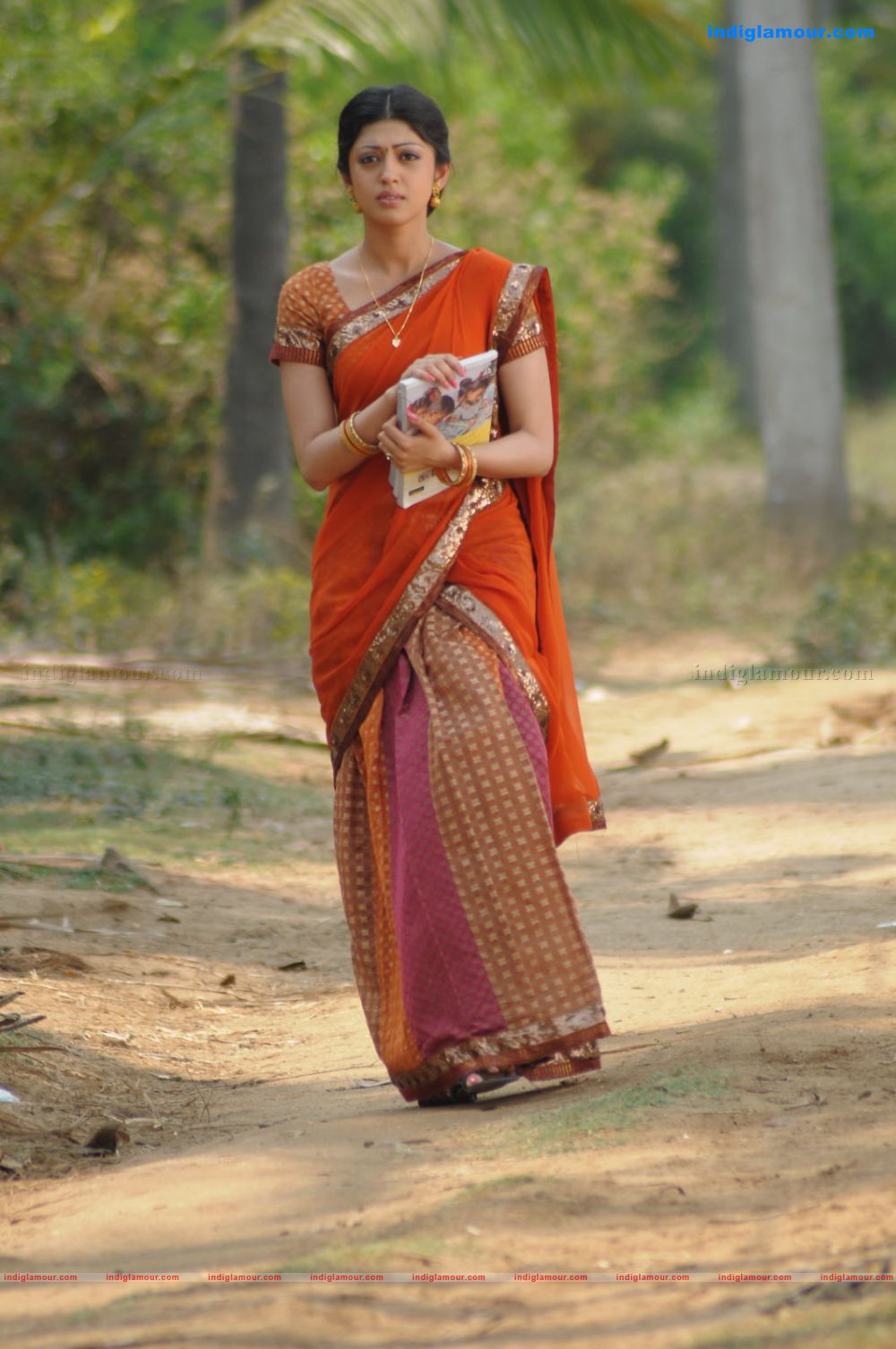 Pranitha Actress hd photo