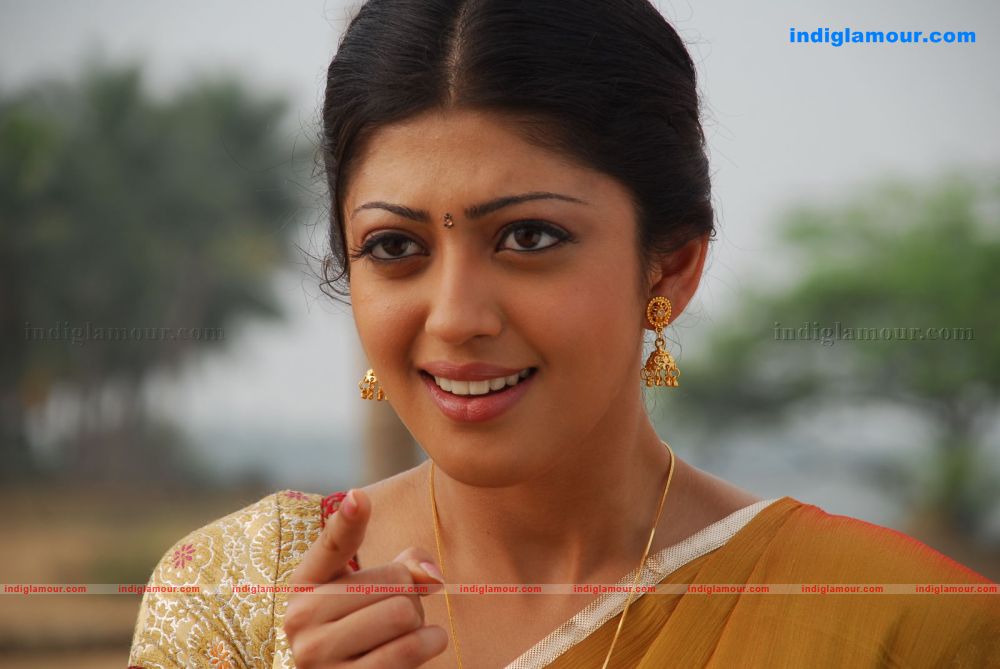 Pranitha Actress hd photo